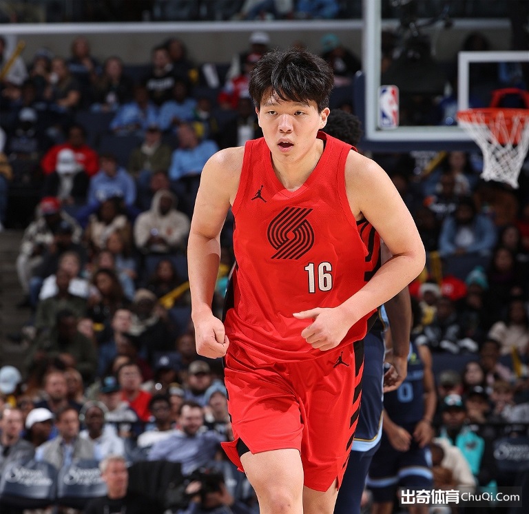 因为是首轮秀在G联盟被针对？杨瀚森：正常现象