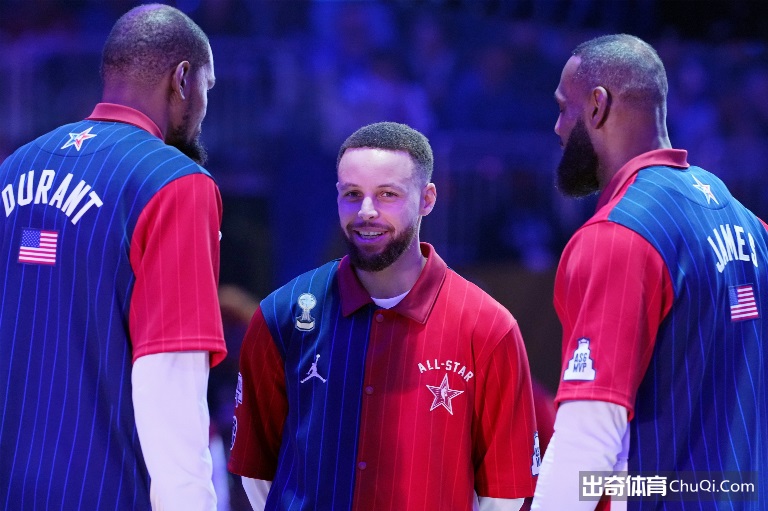 杜兰特：詹姆斯每次全明星都很专注 他不投半场